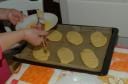 Pintando las tortas con huevo