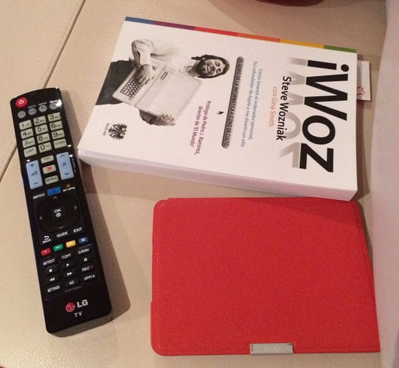 libro iwoz, mi kindle y el mando de la Tele